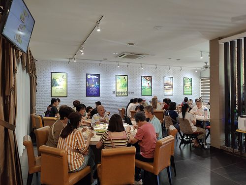 restaurant interior at Fortunate Taste Vegetarian Restaurant 幸福蔬食餐廳 in 