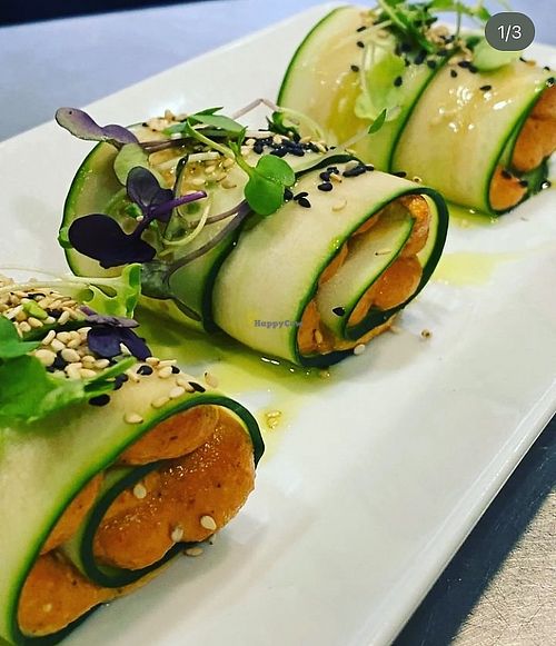 Rollitos de calabacín con humus de pimientos del padrón  at L'Espai in Girona