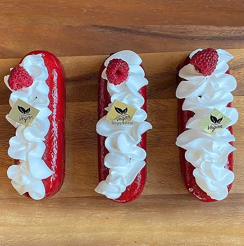 Au Moulin d'Élise Café, nous vous proposons une diversité de pâtisseries vegan et ou sans gluten. Il y'a du choix pour tous!  at Moulin d'élise café  in Brest