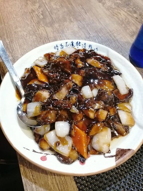 Shiitake, onion and carrot in teriyaki sauce at Higuma in Platja Daro