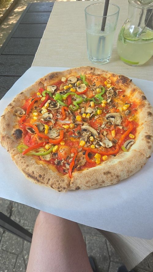  at 100 Pizzas in Varna