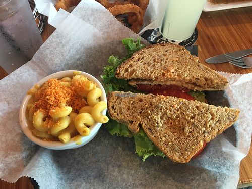T.L.T. with mac and cheese at Pig Minds Brewing in Machesney Park