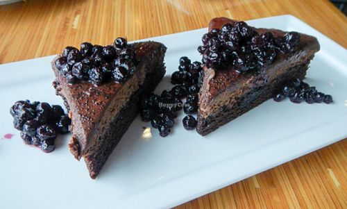 chocolate mousse with blueberries at Pig Minds Brewing in Machesney Park