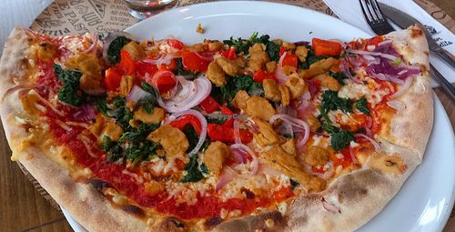 ENDLICH eine vegane pizza auf der karte, mit 15,50€ aber deutlich teurer als die "normalen" at L'Osteria in Dusseldorf