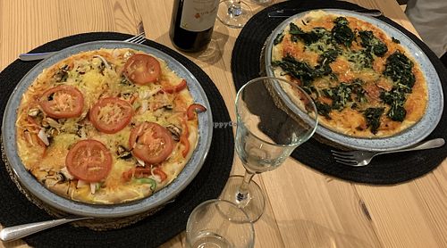 Pizza Vegetaria und Pizza Spinaci mit veganem Käse  at Gameiro in Enger