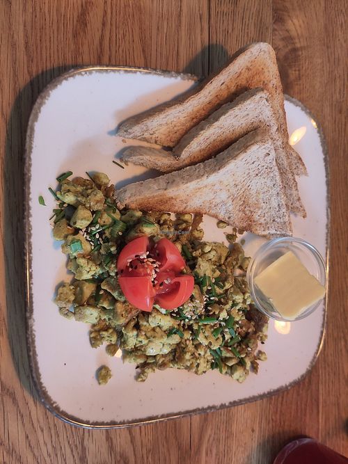 Scrambled tofu and toast at Deli Kitchen in Munich