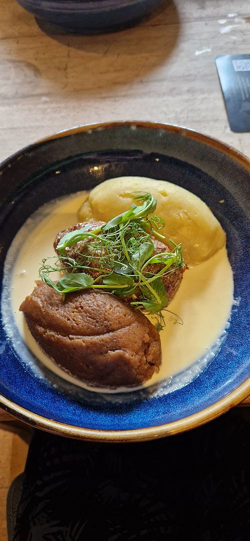  at Loch lomand Arms in Luss