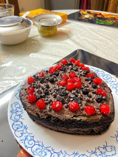 Chocolate truffle cake.
Super healthy and delicious.
Made using oat flour, olive oil, dates for sweetness and plant milk.
Frosting using coconut cream. at Sid Vegan in Dehradun