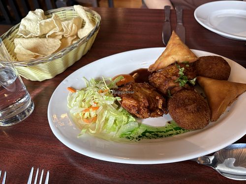 Mismas (veg. samosa, onion bhaji and aloo tikki   at Kashmir in Galway