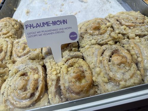 plum poppy seed  at Cinnamood in Berlin