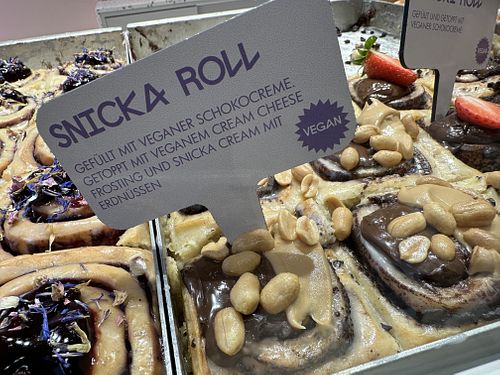 "snickers"  at Cinnamood in Berlin