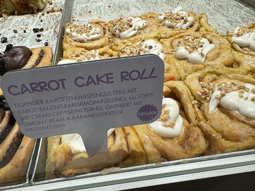 carrot cake vegan  at Cinnamood in Berlin