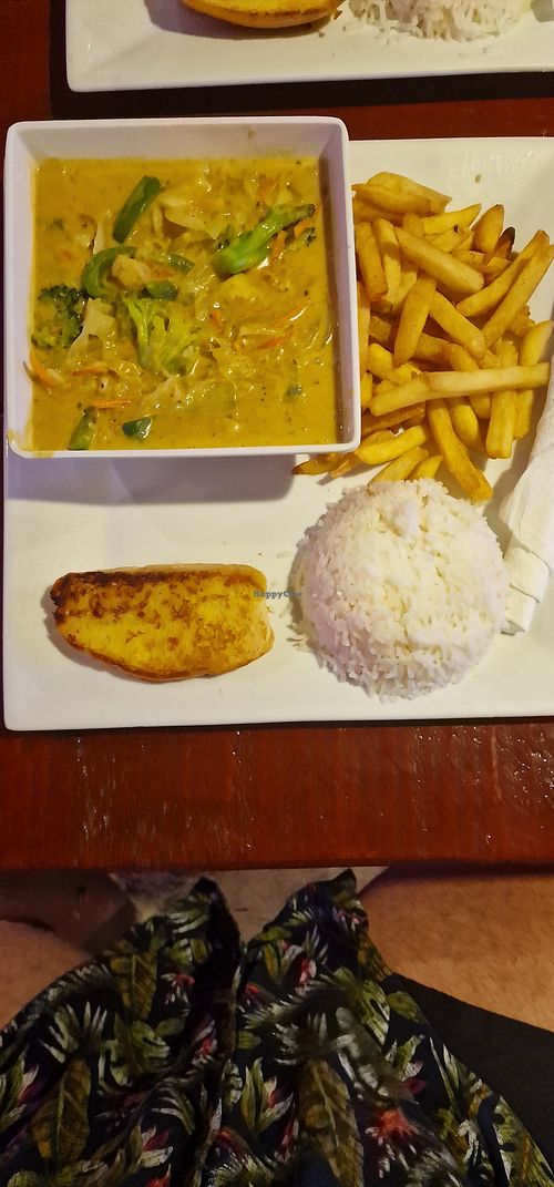 Curry at Swings Restaurant & Bar in San Pedro