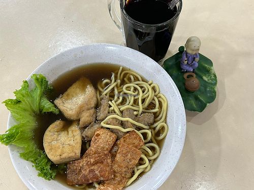 Herbal Soup with noodles. Photo by Henry Lau aka Mr Purple at SF Vegan & Vegetarian in Central Singapore