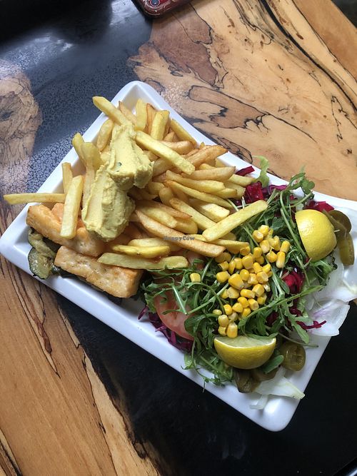 „Vegan plate“ with fries, v-halloumi, grilled veg and salad plus hummus   at Ewin Kebaphaus in Stuttgart