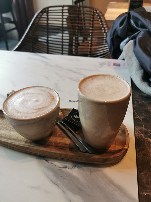 Chai latte en chocolade melk at O'YO - Sint Baafs in Ghent