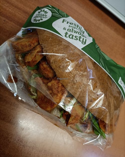 Gregg's vegan chicken tikka sandwich #Veganuary at Greggs in Telford