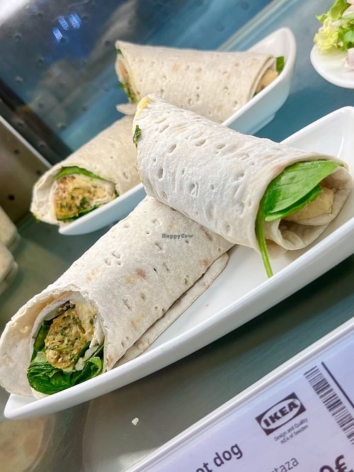 Vegetable roll: roll with plant based sausage, hummus, pickle, fried onion and mustard at IKEA in Oviedo