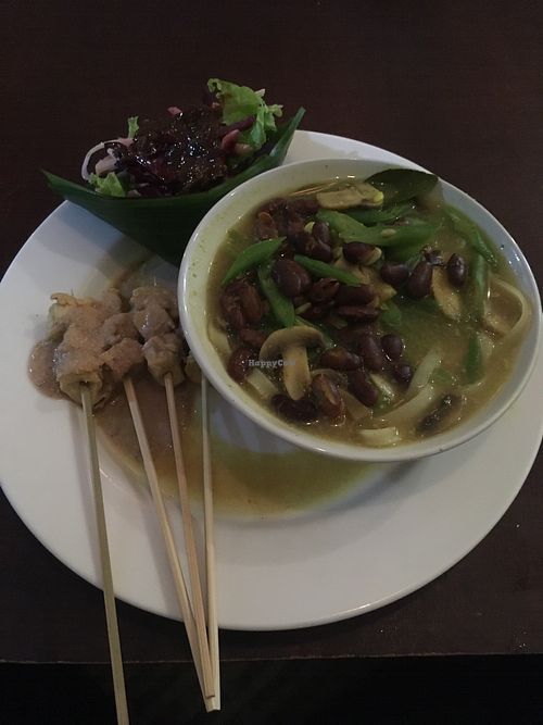 Rice noodles with Thai curry at Dayu's Warung in Ubud