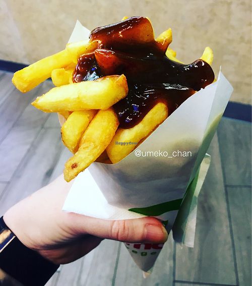 Chips and curry sauce at Maoz - Muntplein in Amsterdam