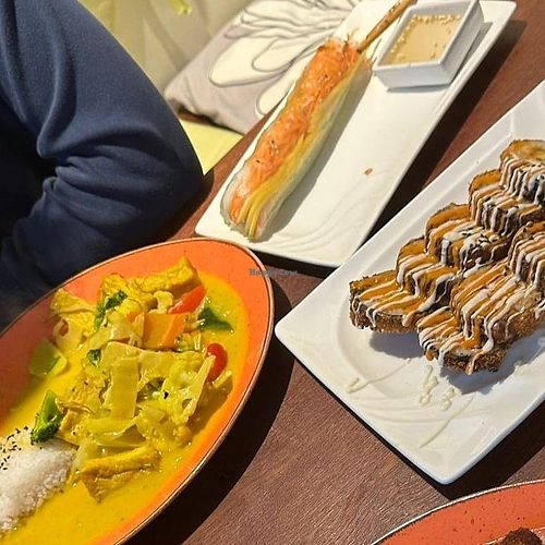 Curry mit Tofu, Sommerrolle und gebackenes Sushi at SOMI streetfood  in Ingolstadt