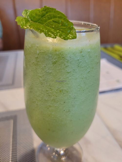 Green smoothie at Pranaa Food For Life in Bangkok