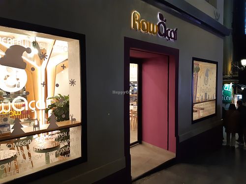 Exterior at Raw Açai in Madrid