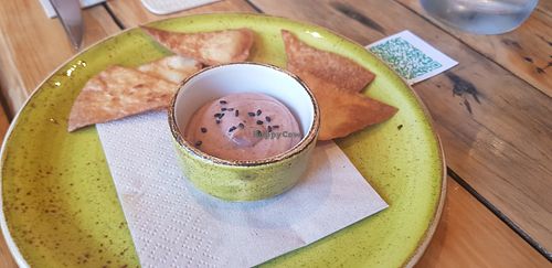 Free bean hummus and tortilla chips at Alubia plant power in Mallorca