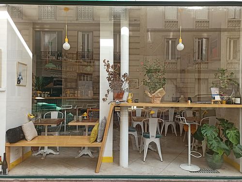 The restaurant room at Maison Binder in Paris