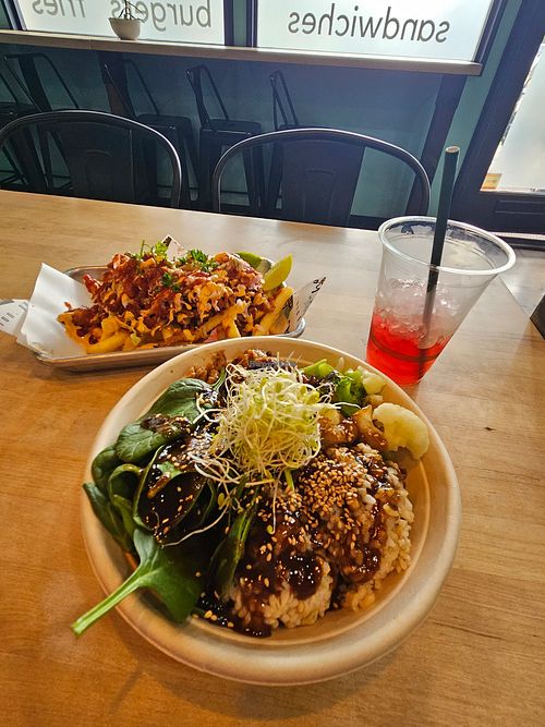  at Earth Aloha Eats in Kihei