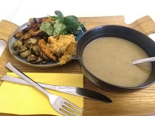 Soup + 3 veggies lunch deal at Eskape in Brussels