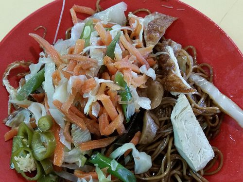 s$3 of bee hoon and noodle. option for $2 and $2.50 at Ru Yi 如意素熟食 in West Singapore