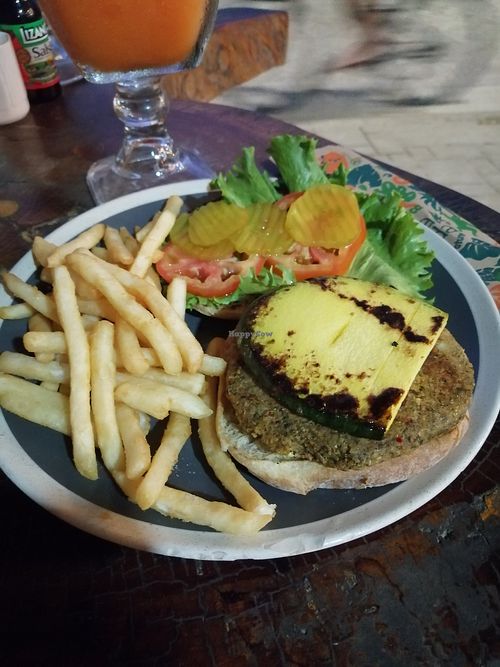 Veganer Burger at Marisquería Corcovado in Puerto Jimenez