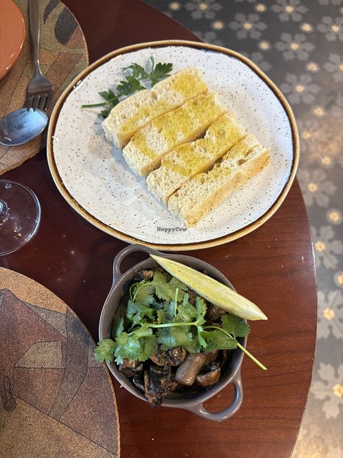 Mushrooms in coriander sauce   at A Padoca in Porto