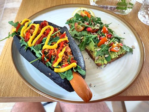 Hot dog and avocado toast at Bali Bowls in Bordeaux
