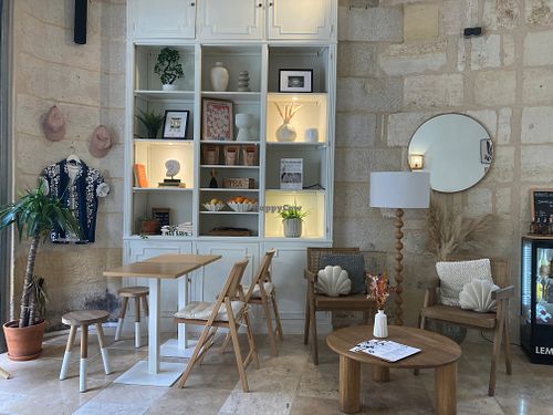 Inside at Bali Bowls in Bordeaux