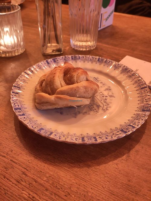 Cinnamon roll at Kaffeehaus Krumm & Schief in Bamberg