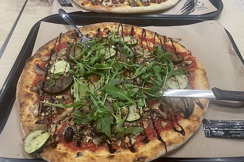 vegan pizza  at Monsieur Pierre in Nice