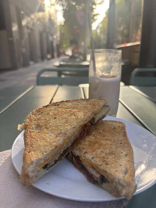 Vegan sandwich (seitan, “cheese”, sundried 🍅, pickles, sth else) quite good and large portion ~7€ + iced chai latte with oat milk. Total 10€  at Híbrid Cafè Restaurant in Esplugues De Llobregat