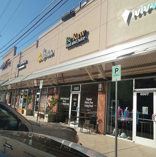 Front of Restaurant at Be Raw Food and Juice in Dallas