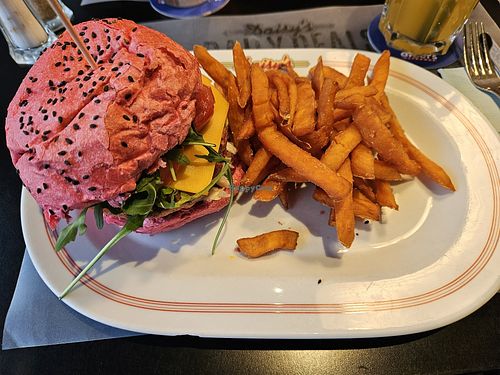 Vegan burger at Daisy's Diner in Oyten