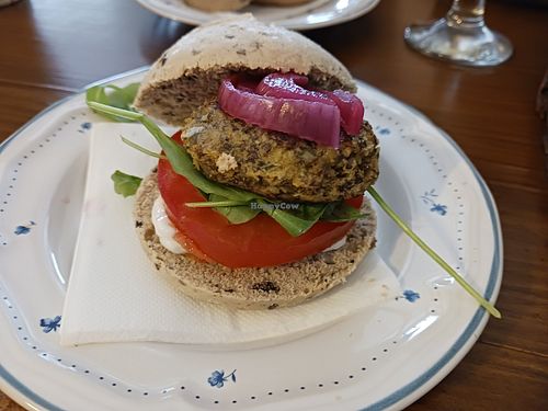 Mini hamburguesa vegana at La Casita Jardín in Altea