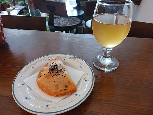 Empanada vegana y kombucha at La Casita Jardín in Altea