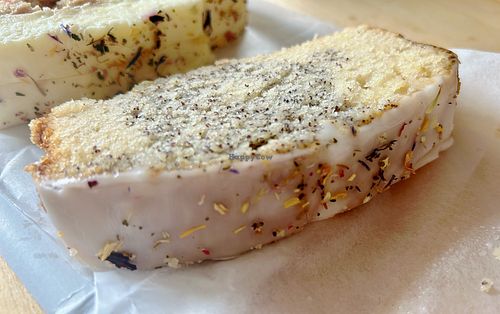 lemon poppy cake  at Veganer Göing - Jakobistr in Hannover