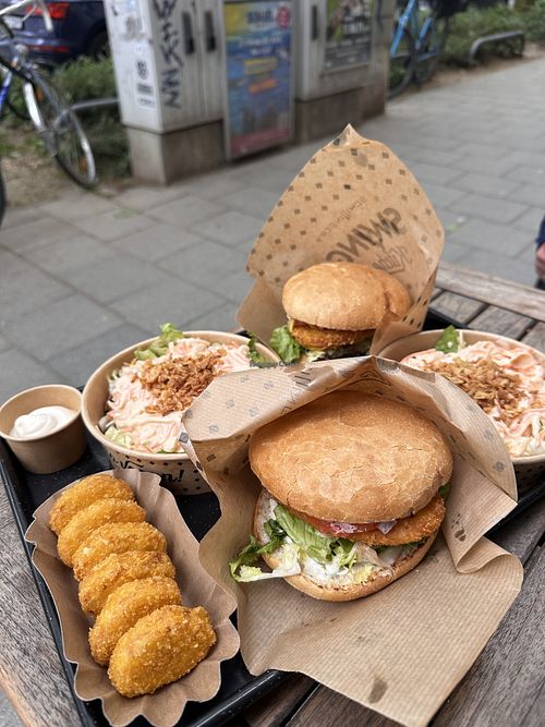 Burger, coleslaw, nuggets  at Swing Kitchen in Munich