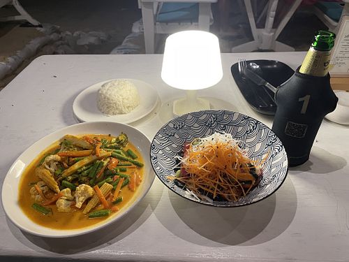 Curry and seaweed salad   at Coco Locco in Koh Phangan