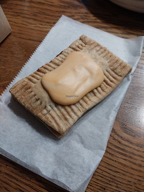 VCC 2025: vegan pumpkin pie pop tart at Golden Hour Bake House in Springfield