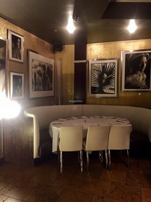 beautiful dining room at Vermilion in Chicago