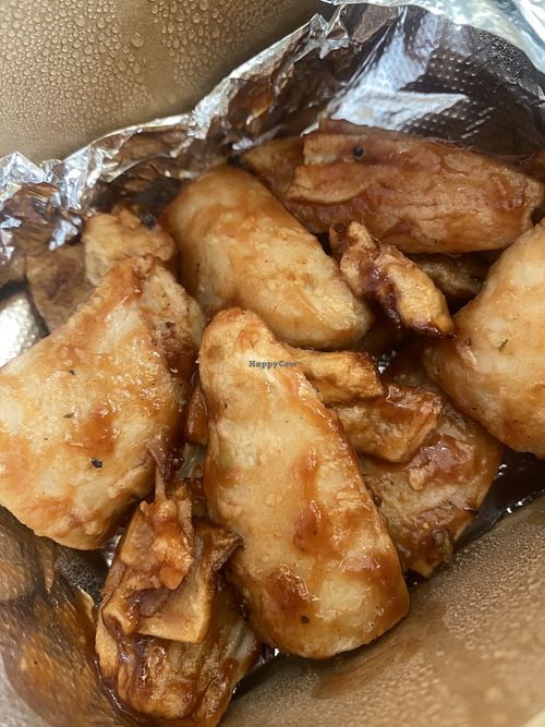 Felt Crazy and Got Vegan/Plant-Based BBQ Wings - They Were Just OK imo  at Pizza Twist in Modesto