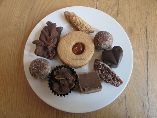 And now for dessert ... The chocolates in this picture are all vegan. Those chocolates containing honey are clearly labelled ('Honig'). at Vollwert-S in Giessen